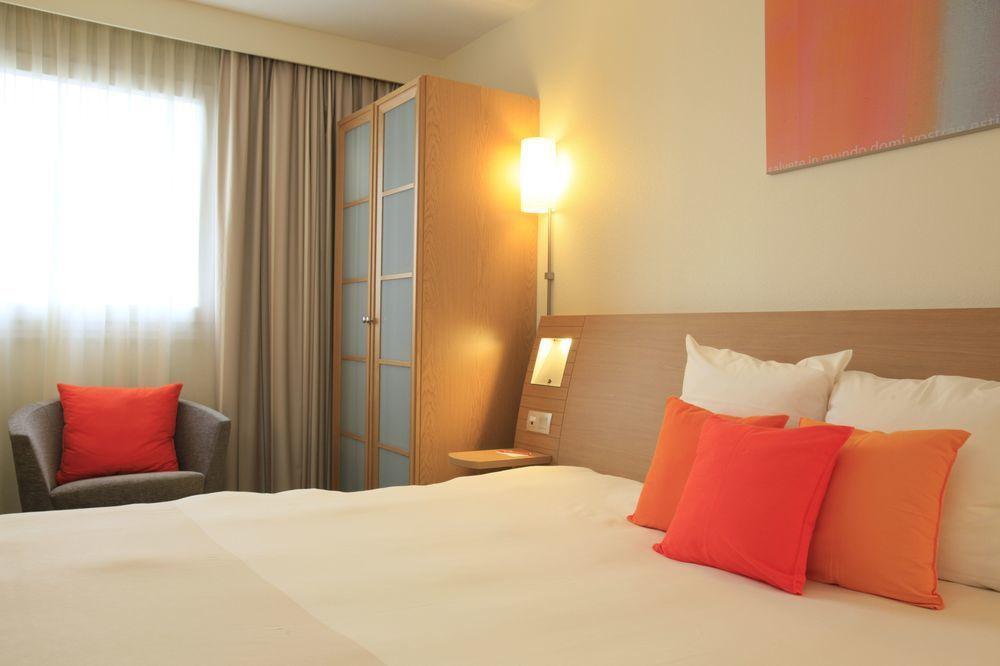 Novotel Nantes Centre Bord De Loire Kültér fotó